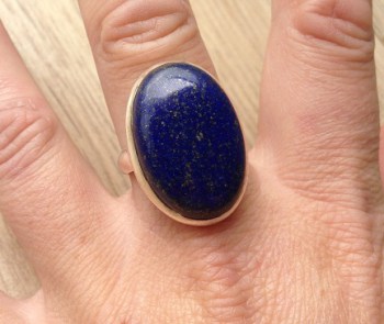 Zilveren ring met grote ovale Lapis Lazuli maat 18.5 mm